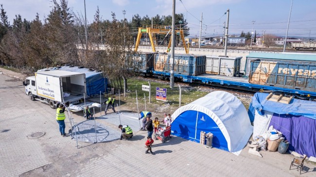 Büyükşehir ekipleri Kahramanmaraş’ta 142 sobalı çadır kurdu